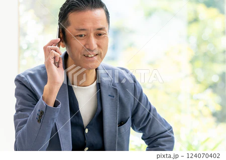 老舗の酒造会社「越後鶴亀」や周辺の住宅など少な老舗の酒造会社「越後鶴亀」や周辺の住宅など少な